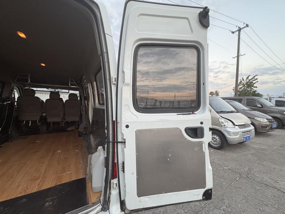 Maxus New V80