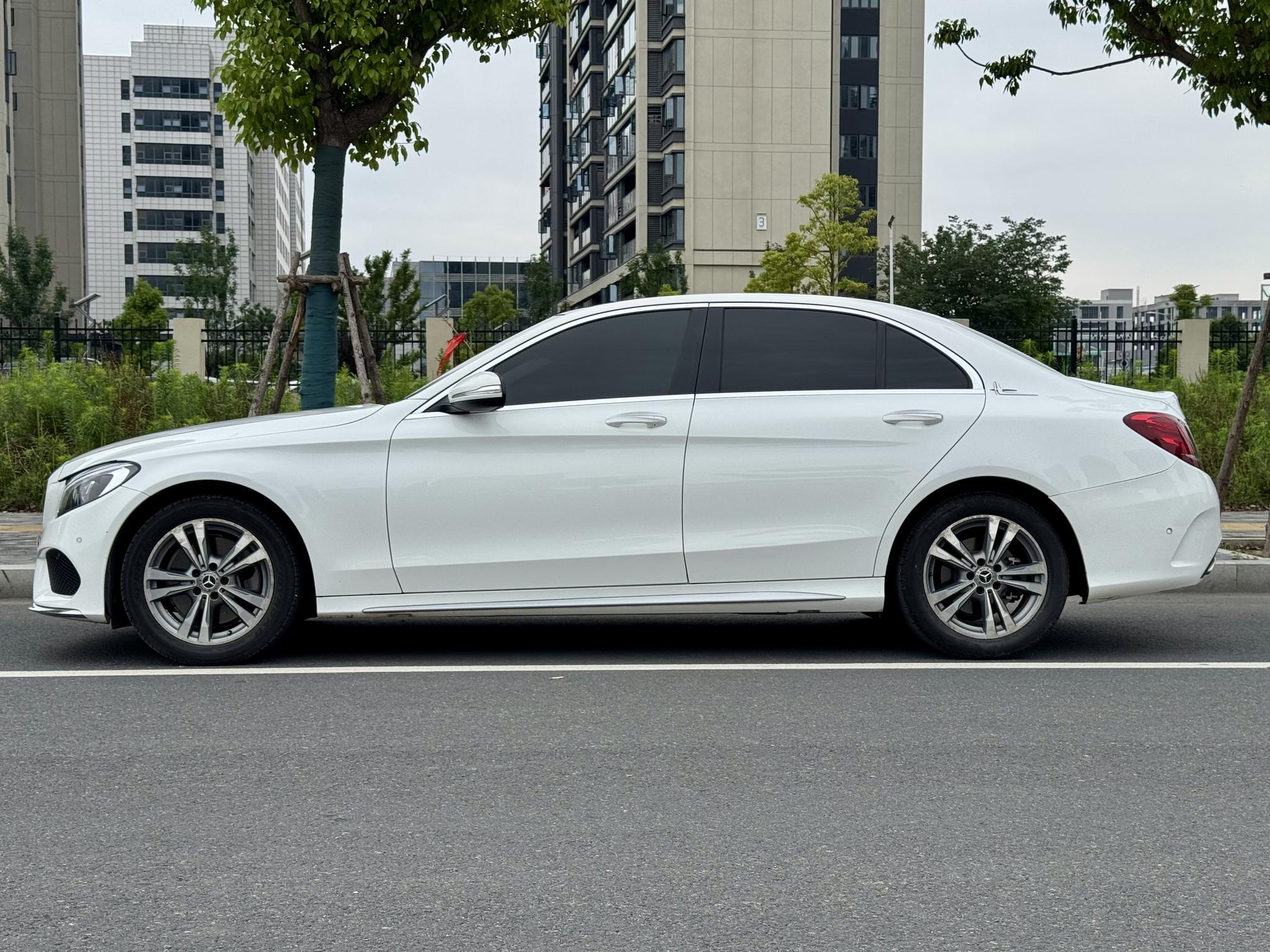 Mercedes-Benz Mercedes-Benz C-Class