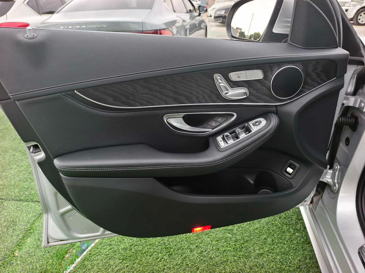 Mercedes-Benz Mercedes-Benz C-Class