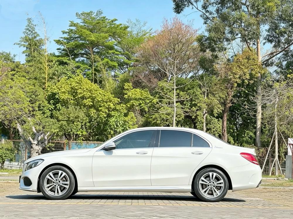 Mercedes-Benz Mercedes-Benz C-Class