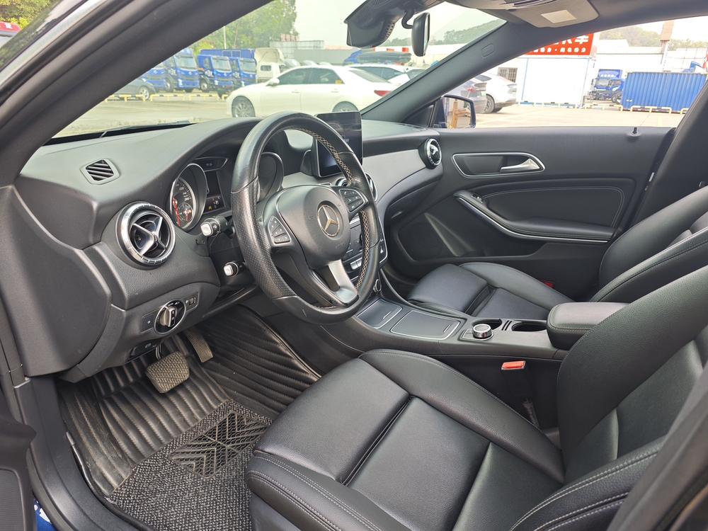 Mercedes-Benz Mercedes-Benz CLA (Import)