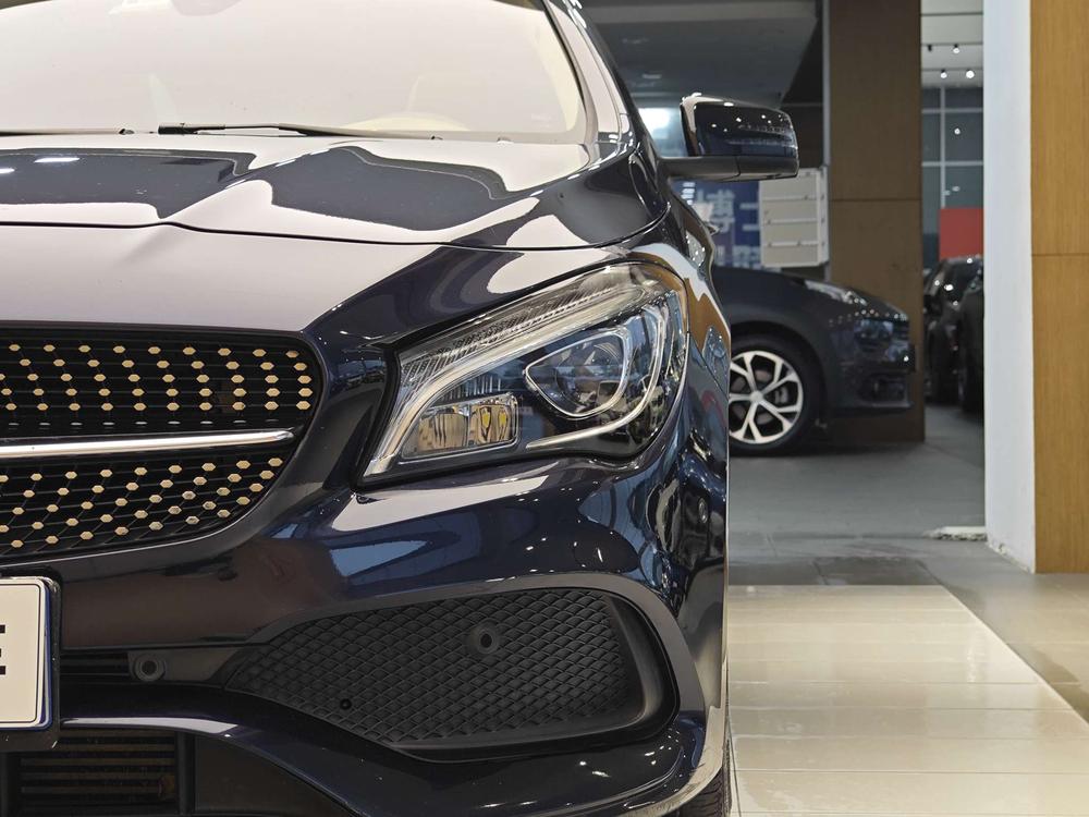 Mercedes-Benz Mercedes-Benz CLA (Import)