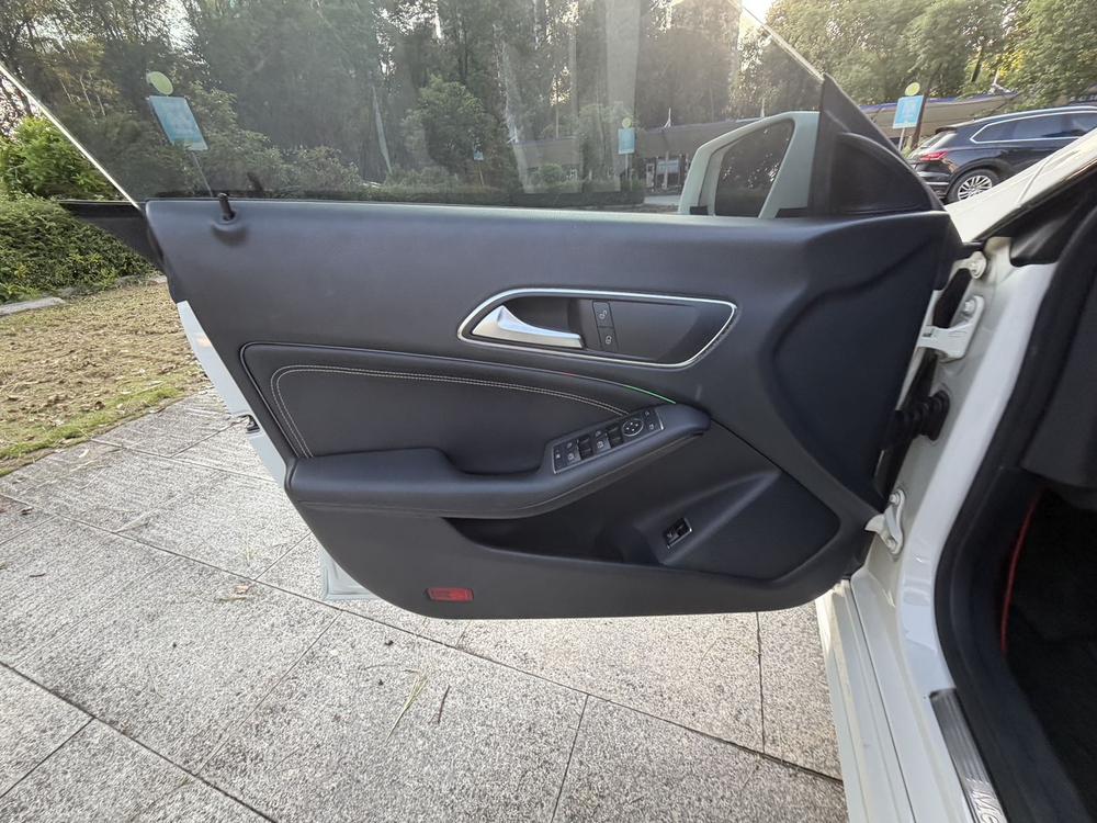 Mercedes-Benz Mercedes-Benz CLA (Import)