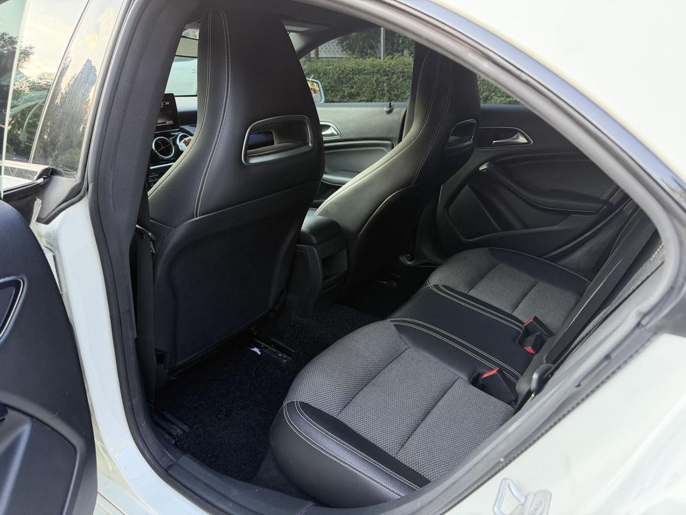 Mercedes-Benz Mercedes-Benz CLA (Import)