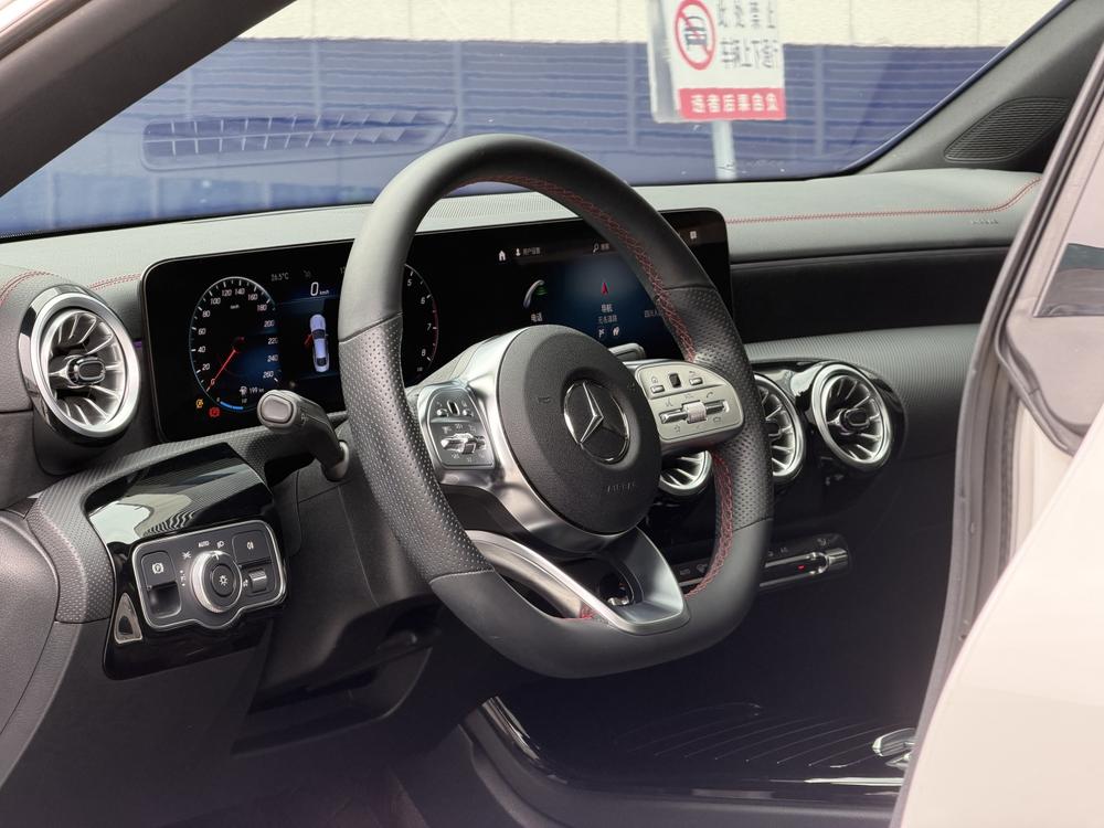Mercedes-Benz Mercedes-Benz CLA (Import)