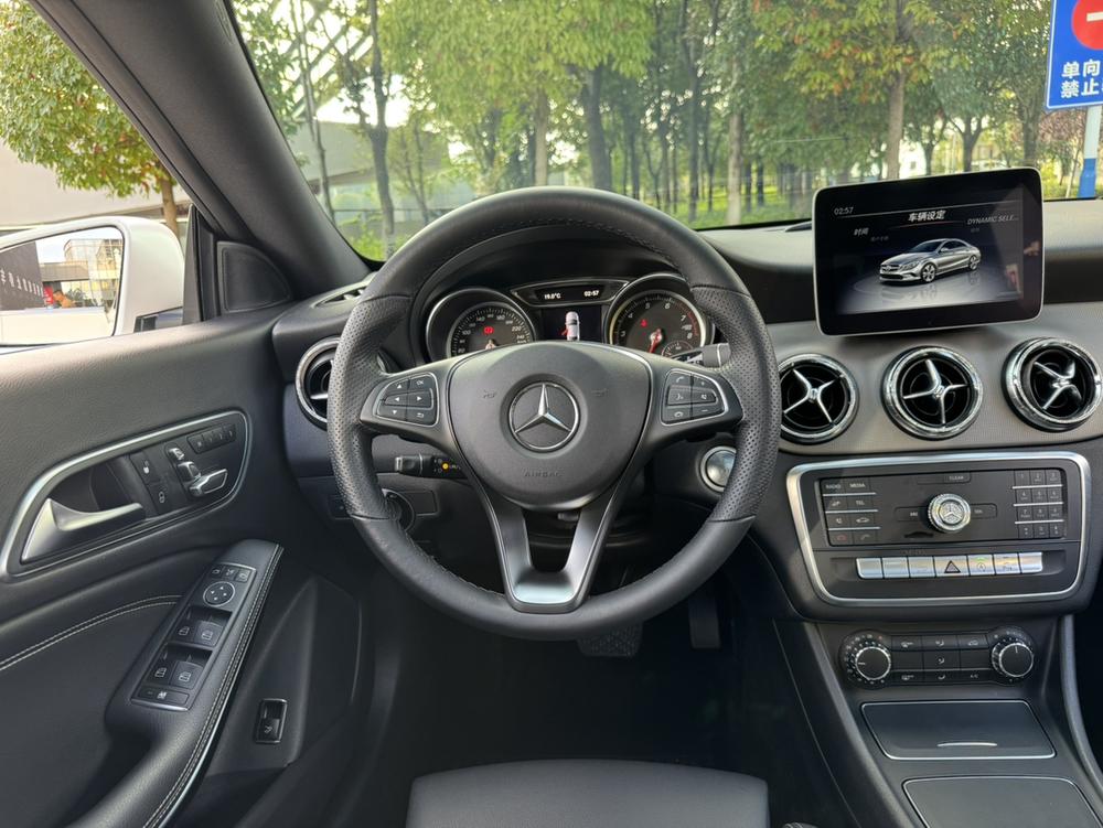 Mercedes-Benz Mercedes-Benz CLA (Import)