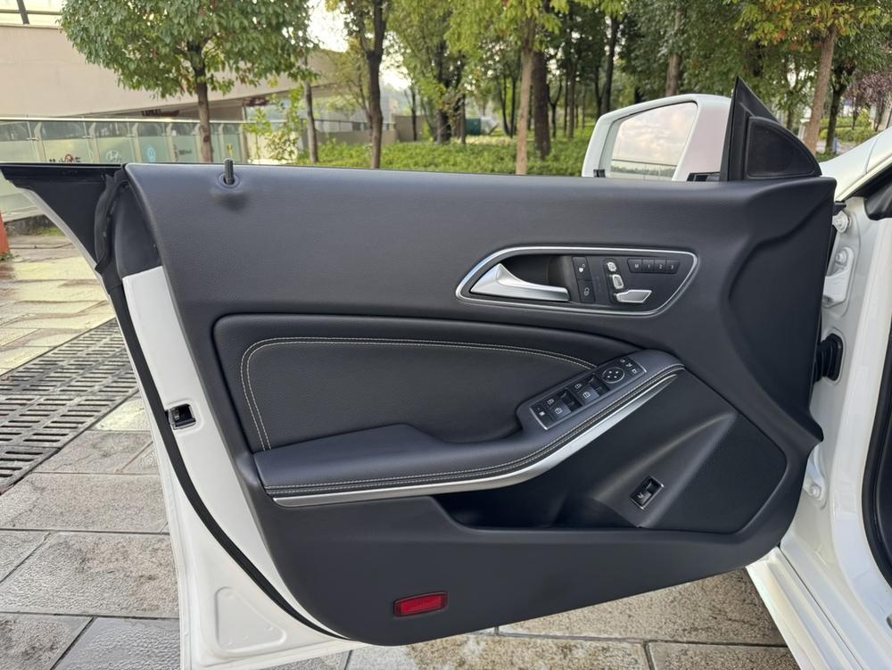 Mercedes-Benz Mercedes-Benz CLA (Import)