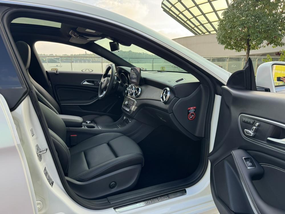Mercedes-Benz Mercedes-Benz CLA (Import)