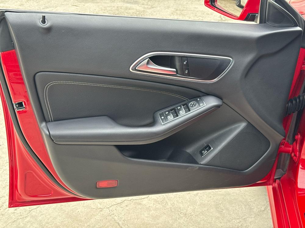 Mercedes-Benz Mercedes-Benz CLA (Import)
