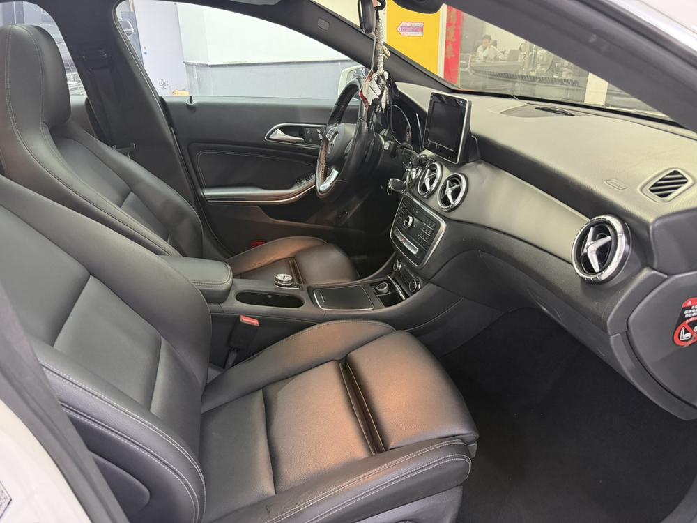 Mercedes-Benz Mercedes-Benz CLA (Import)