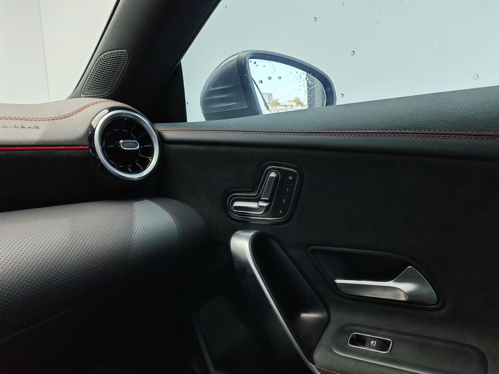 Mercedes-Benz Mercedes-Benz CLA (Import)