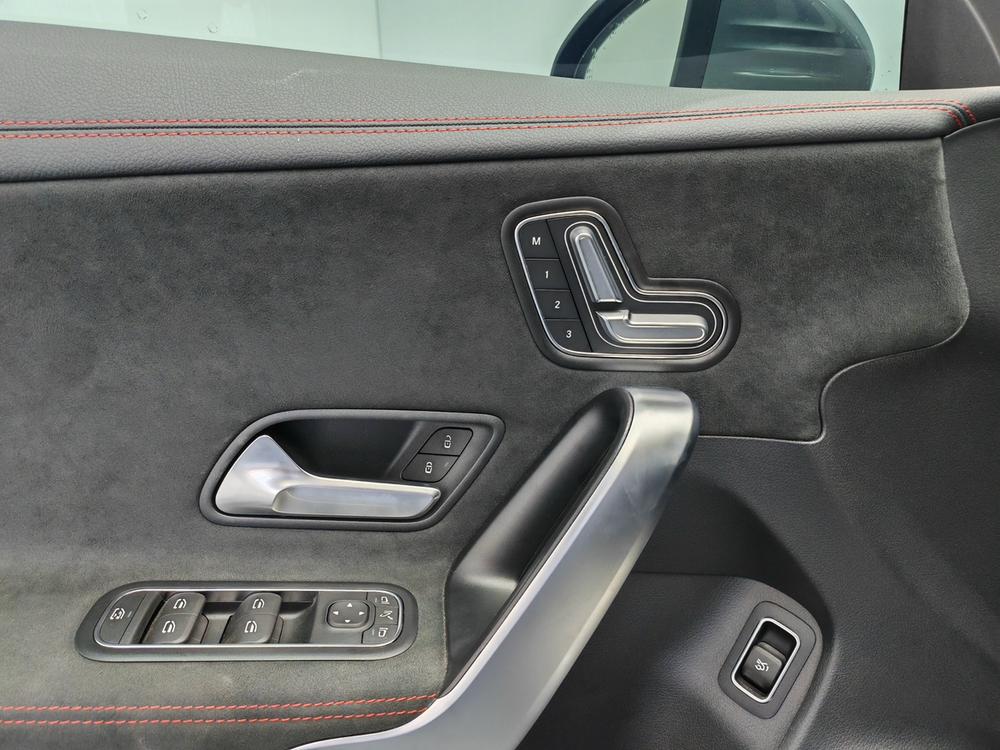Mercedes-Benz Mercedes-Benz CLA (Import)