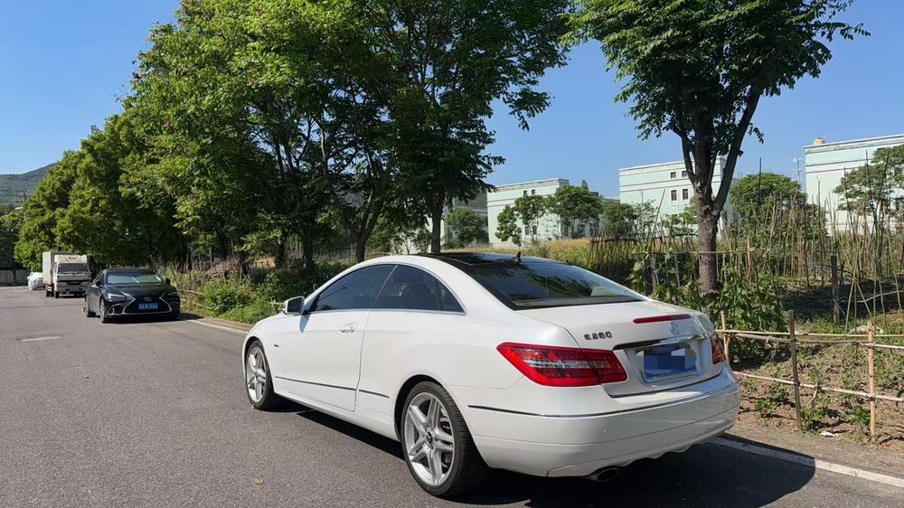 Mercedes-Benz Mercedes-Benz E-Class (Import)