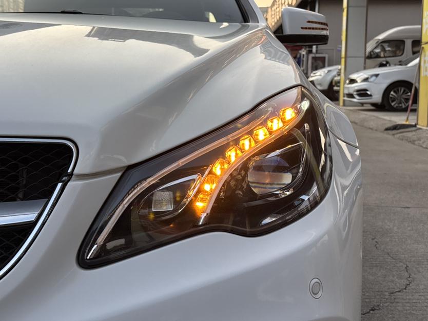 Mercedes-Benz Mercedes-Benz E-Class (Import)