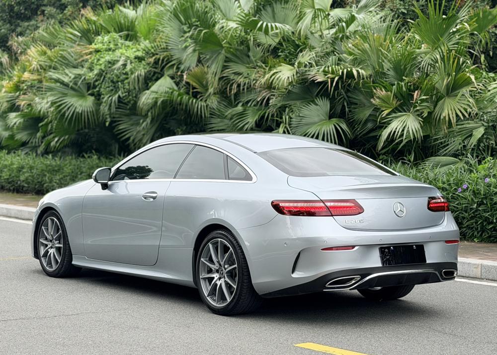 Mercedes-Benz Mercedes-Benz E-Class (Import)