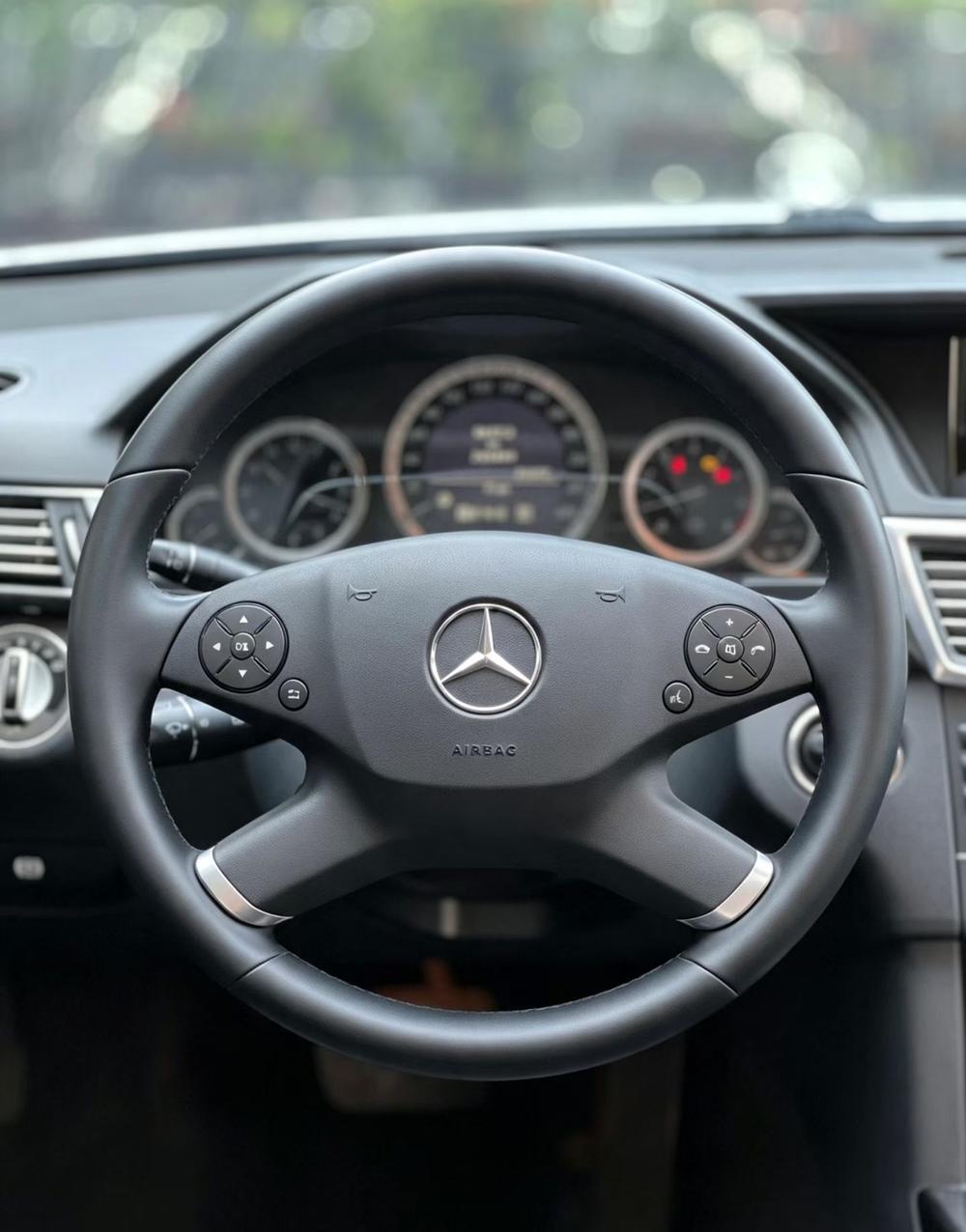Mercedes-Benz Mercedes-Benz E-Class (Import)