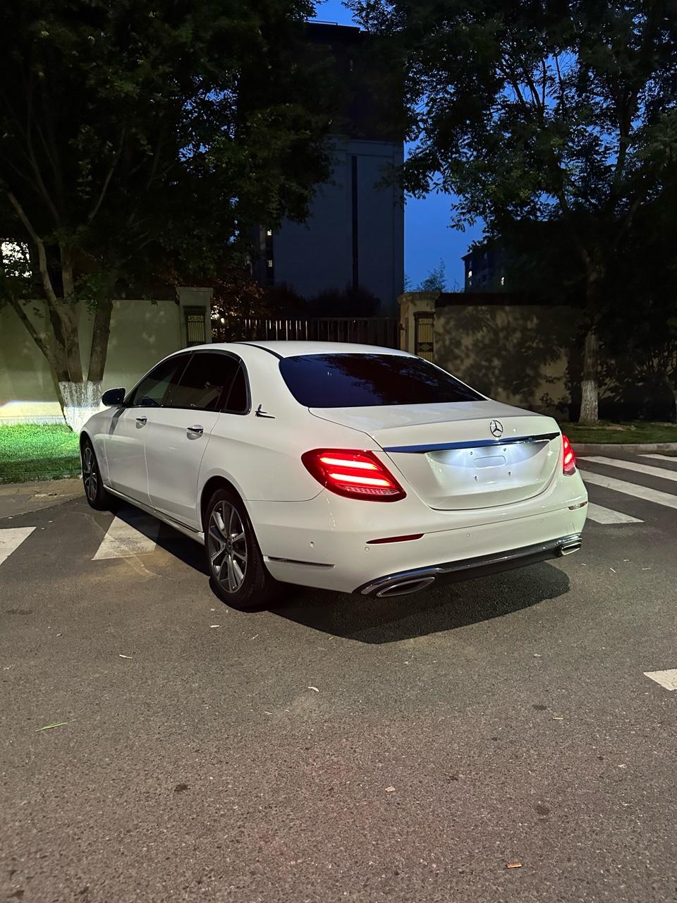 Mercedes-Benz Mercedes-Benz E-Class