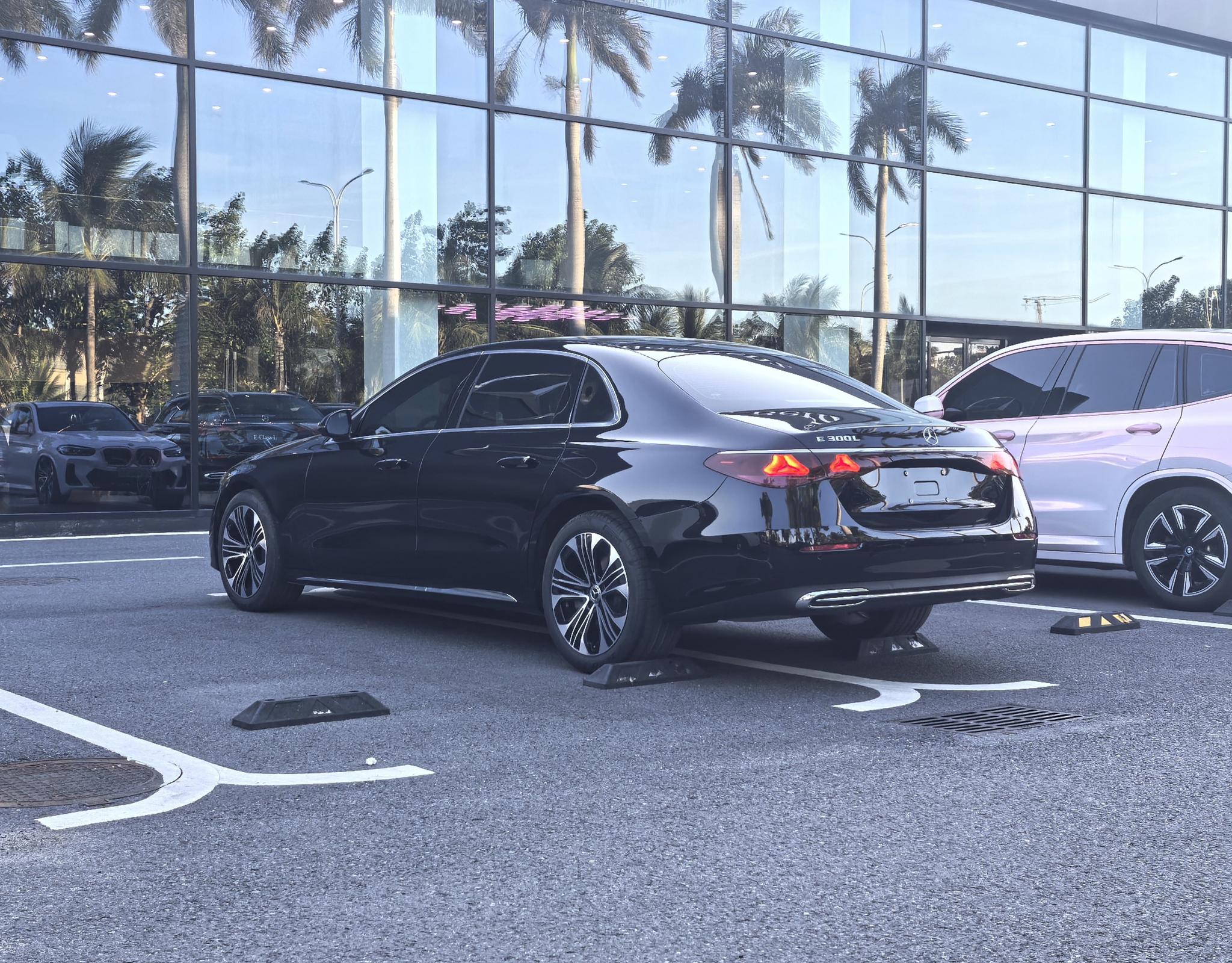 Mercedes-Benz Mercedes-Benz E-Class