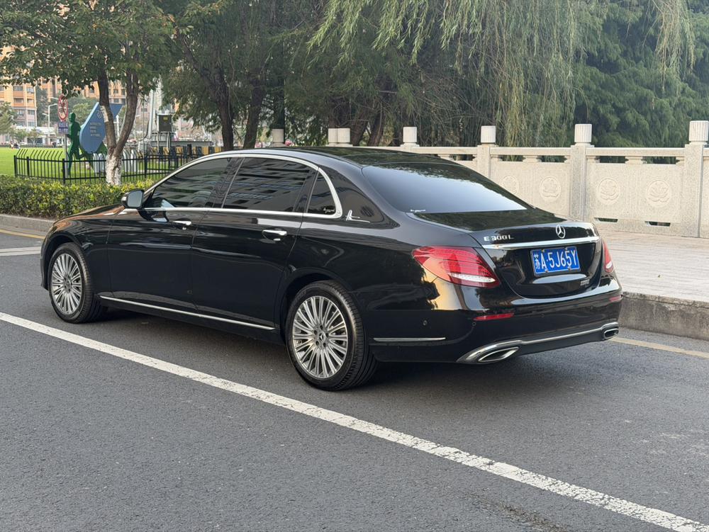 Mercedes-Benz Mercedes-Benz E-Class