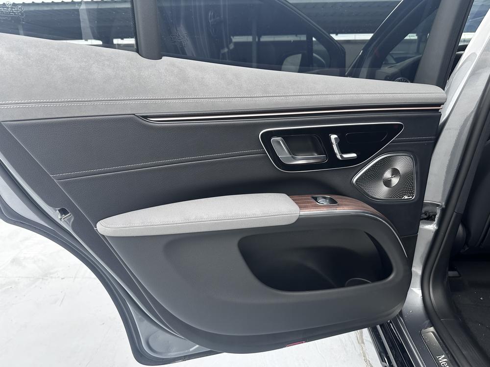 Mercedes-Benz Mercedes-Benz EQS SUV