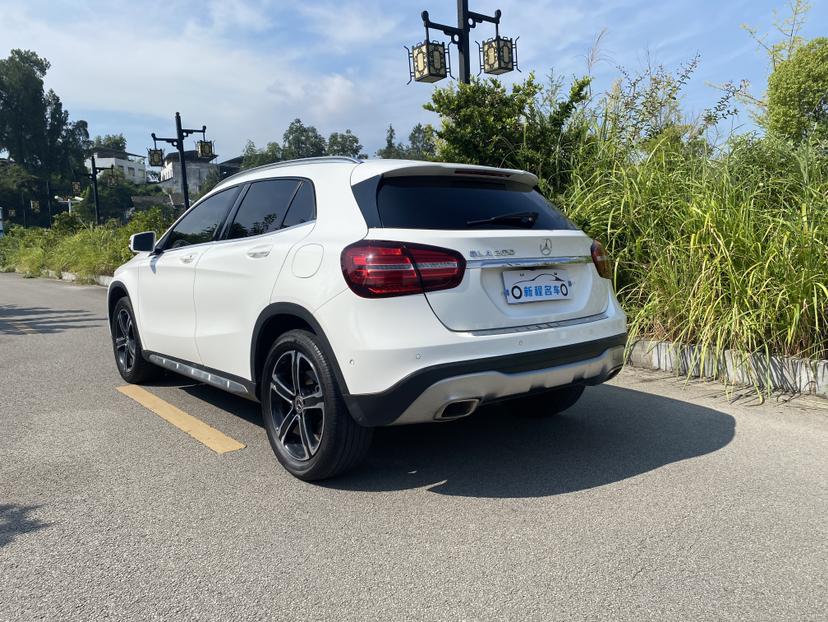 Mercedes-Benz Mercedes-Benz GLA