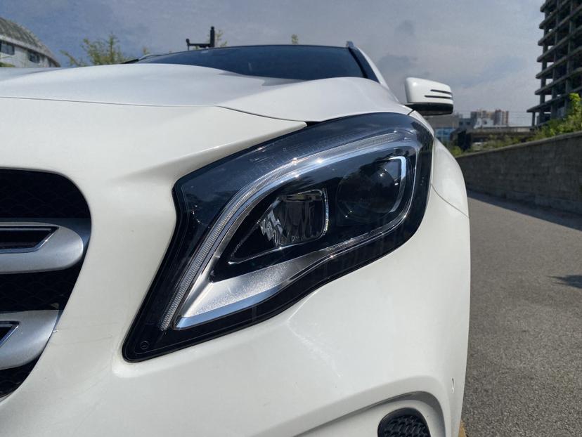 Mercedes-Benz Mercedes-Benz GLA