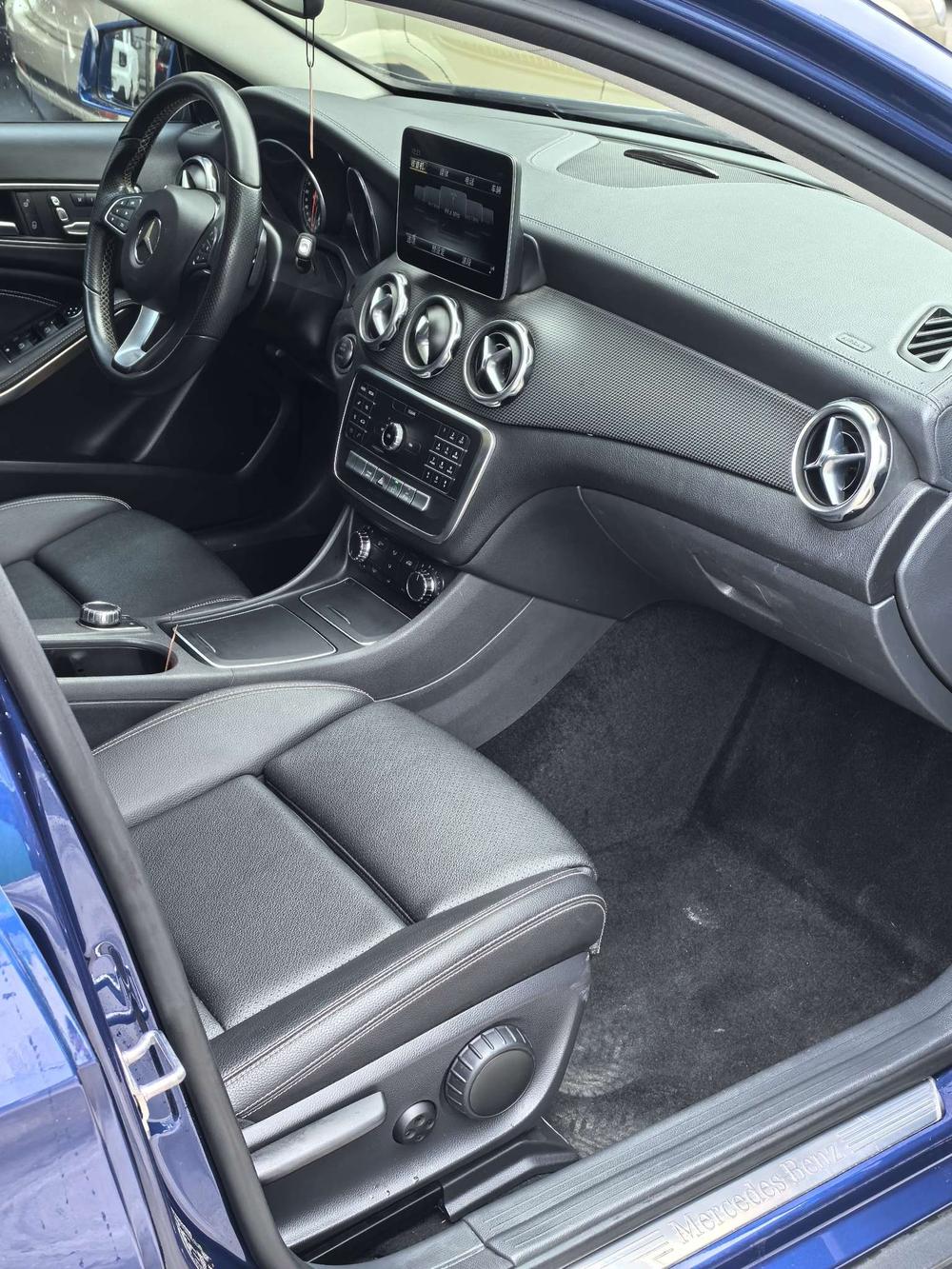 Mercedes-Benz Mercedes-Benz GLA