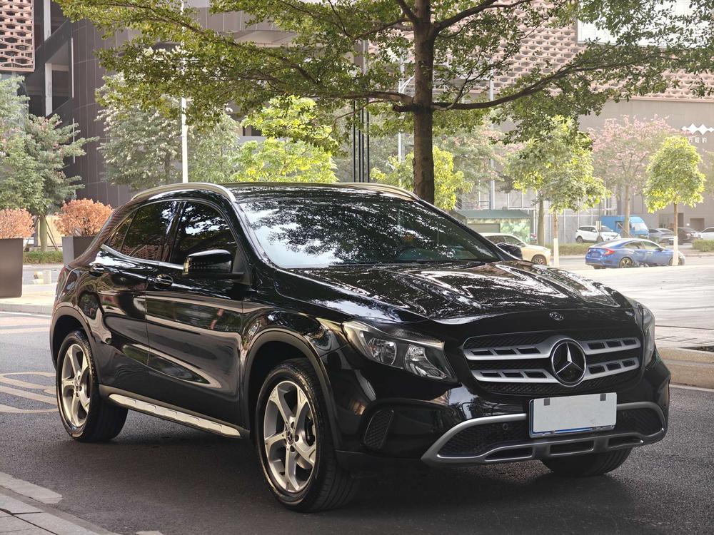 Mercedes-Benz Mercedes-Benz GLA