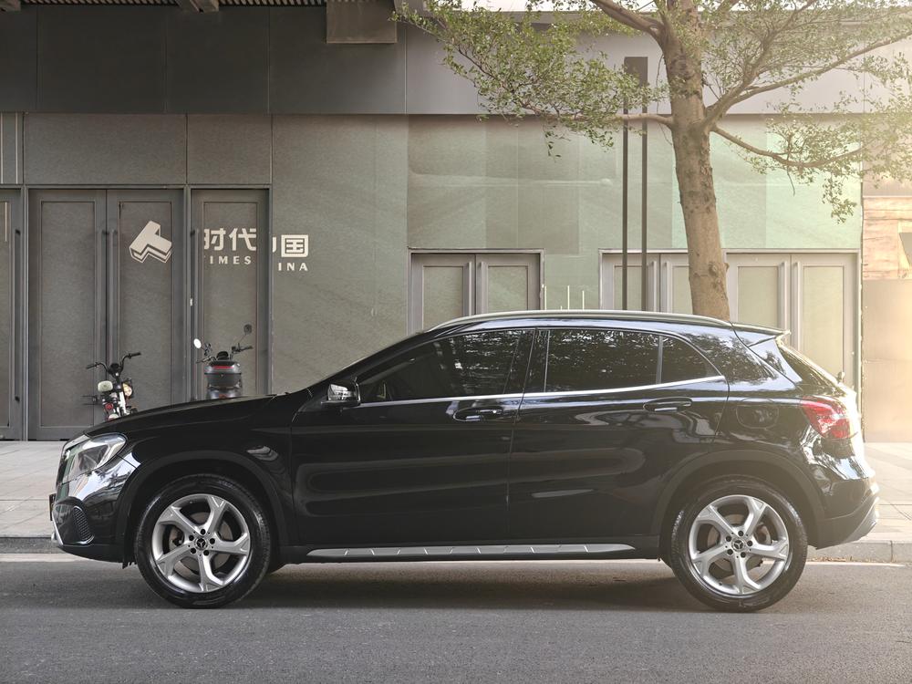 Mercedes-Benz Mercedes-Benz GLA