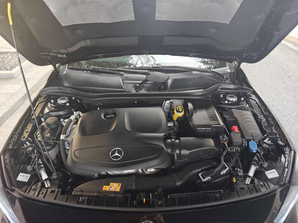 Mercedes-Benz Mercedes-Benz GLA