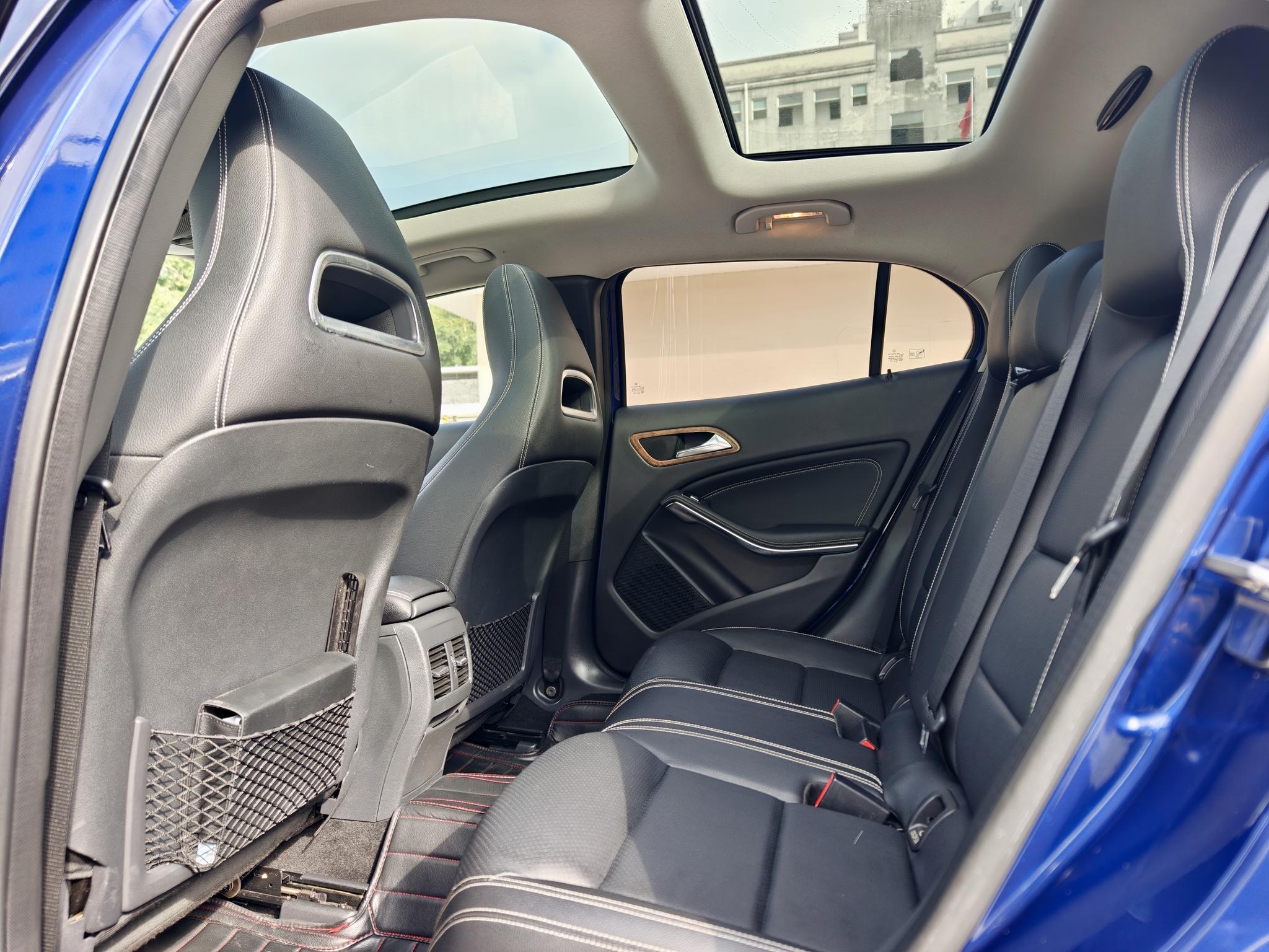 Mercedes-Benz Mercedes-Benz GLA