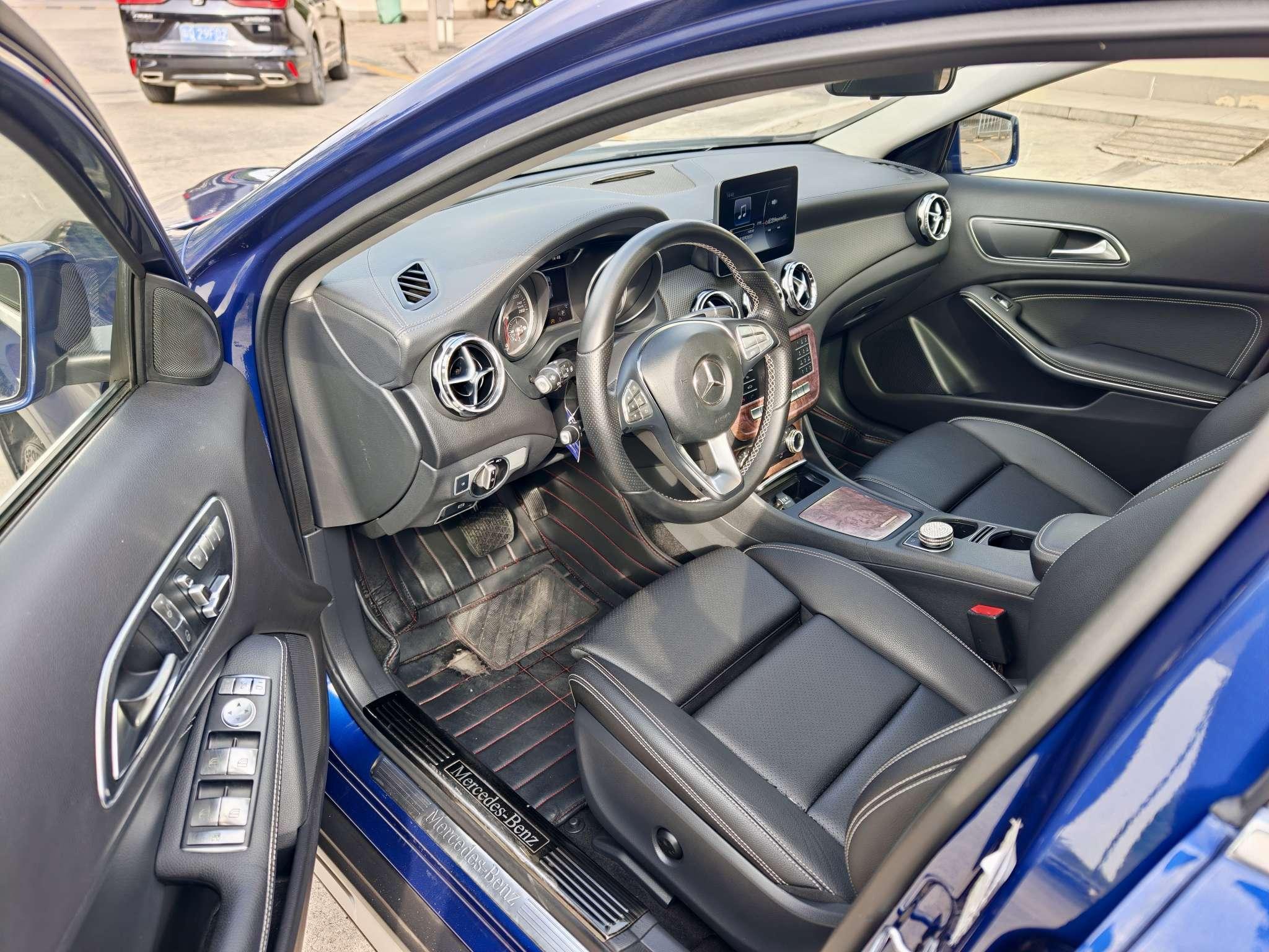 Mercedes-Benz Mercedes-Benz GLA