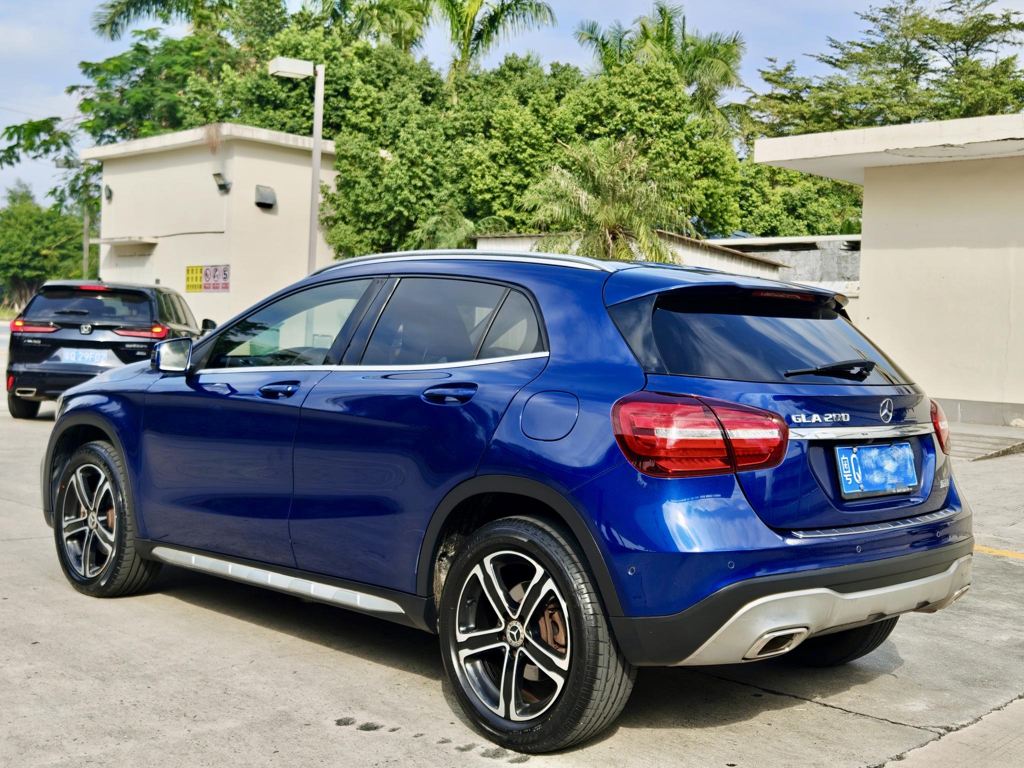 Mercedes-Benz Mercedes-Benz GLA