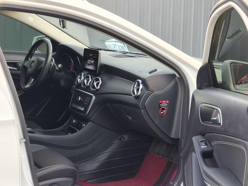 Mercedes-Benz Mercedes-Benz GLA