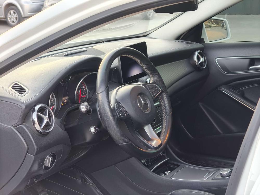 Mercedes-Benz Mercedes-Benz GLA