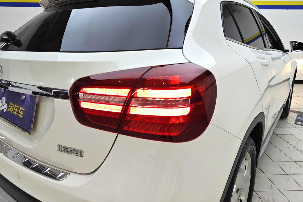 Mercedes-Benz Mercedes-Benz GLA