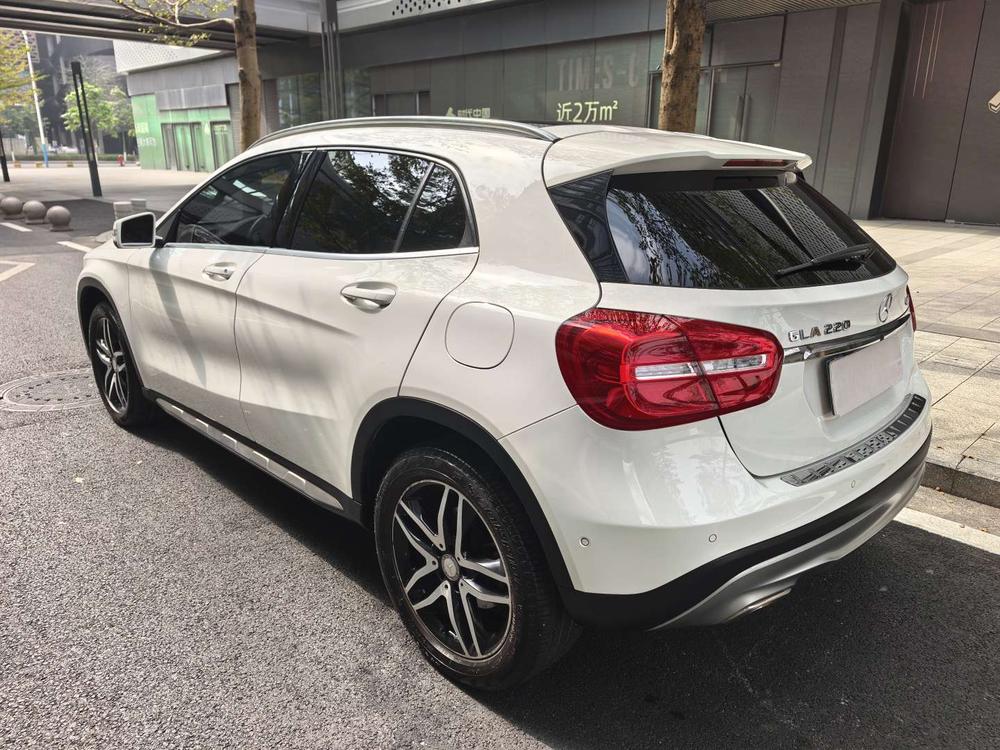 Mercedes-Benz Mercedes-Benz GLA