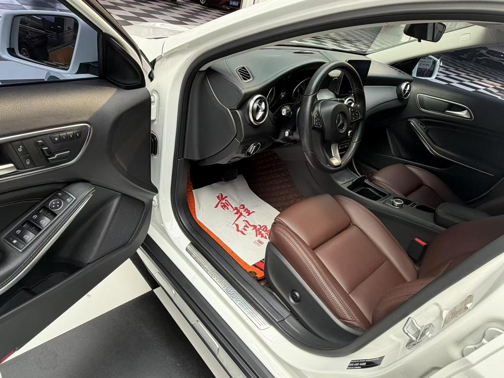 Mercedes-Benz Mercedes-Benz GLA