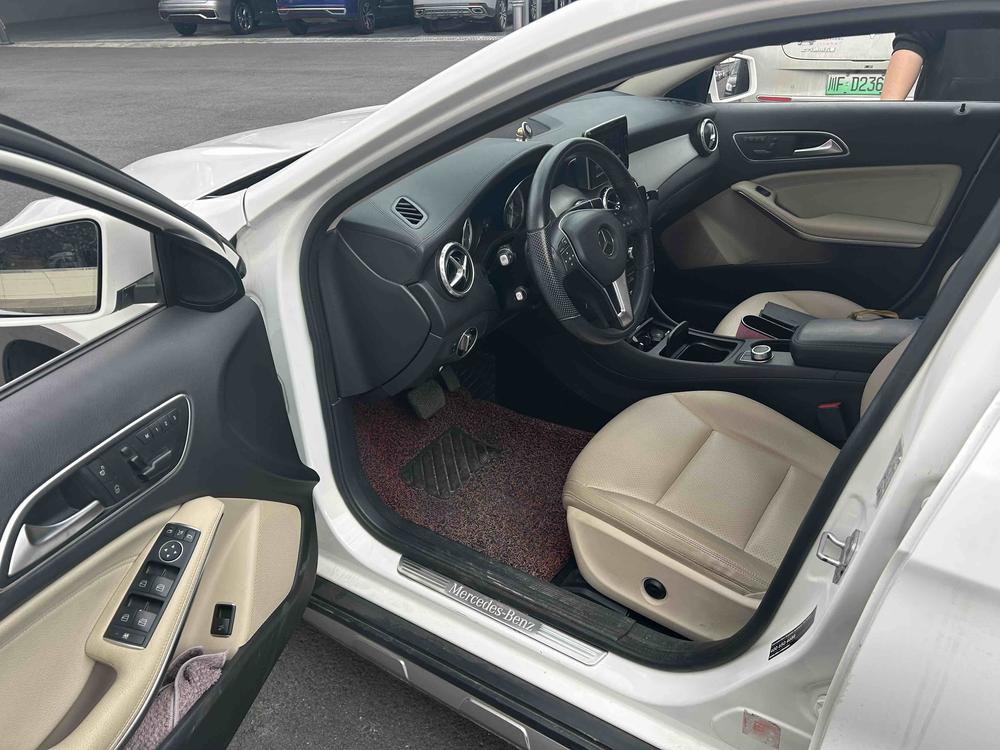 Mercedes-Benz Mercedes-Benz GLA