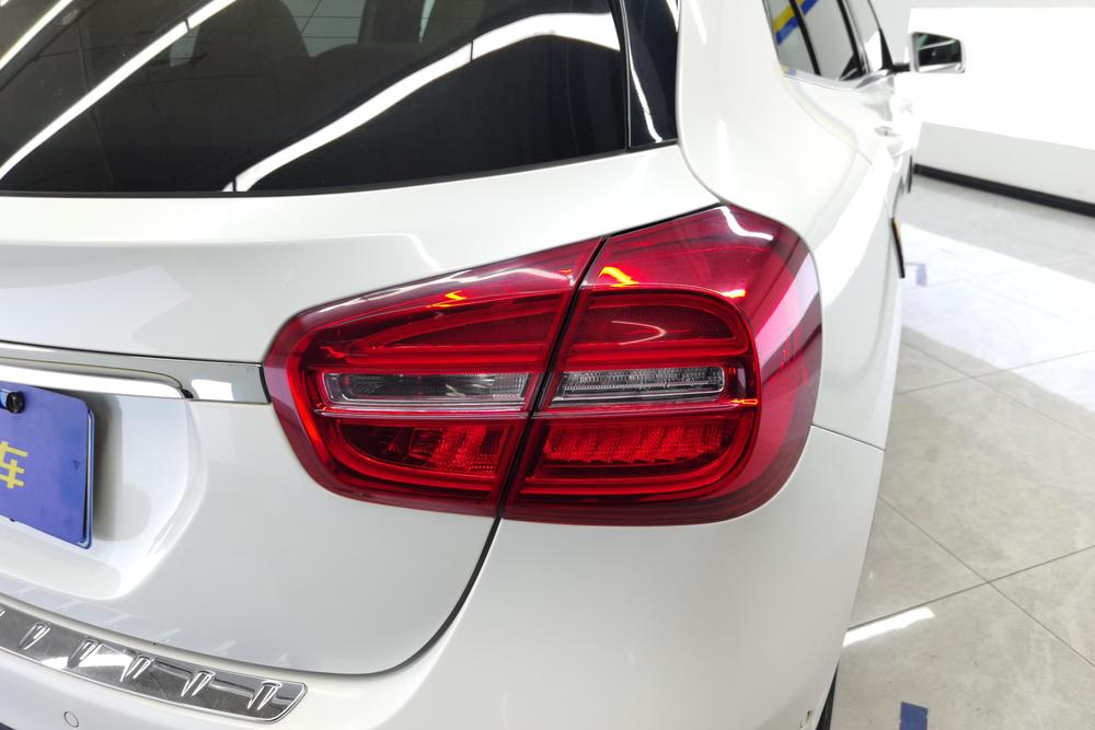 Mercedes-Benz Mercedes-Benz GLA