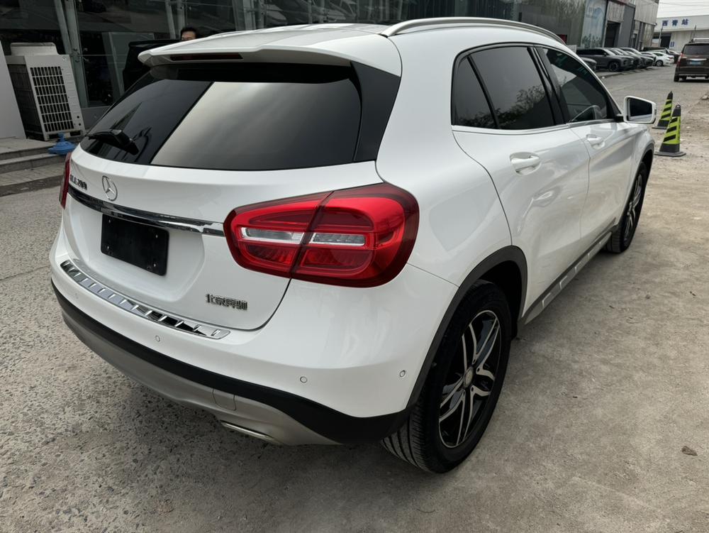Mercedes-Benz Mercedes-Benz GLA