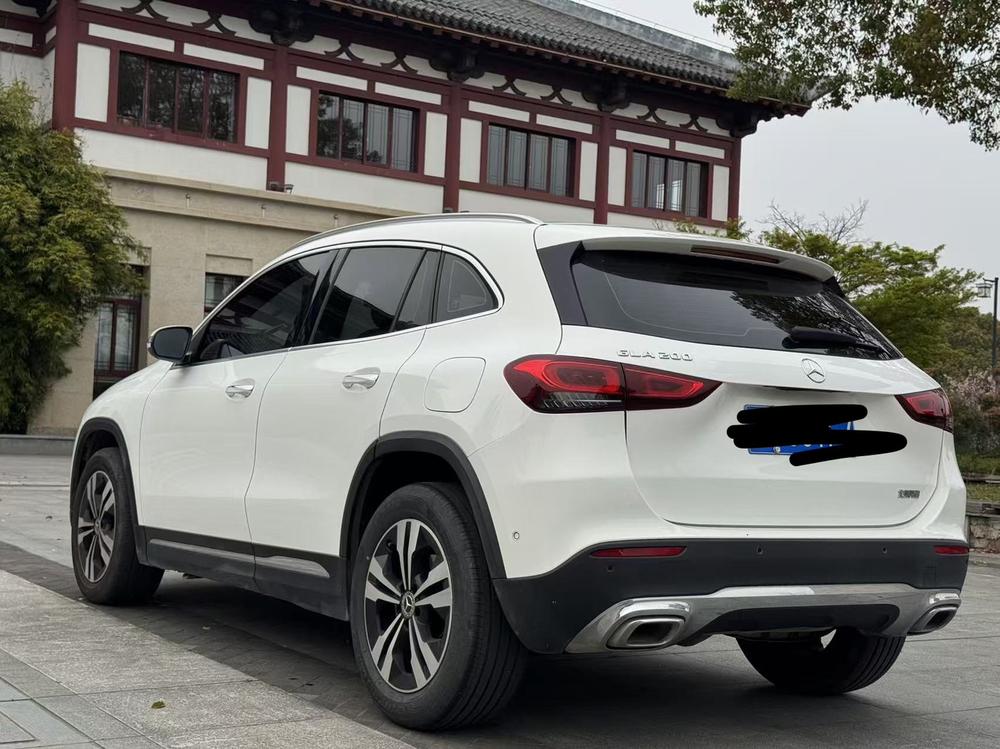 Mercedes-Benz Mercedes-Benz GLA