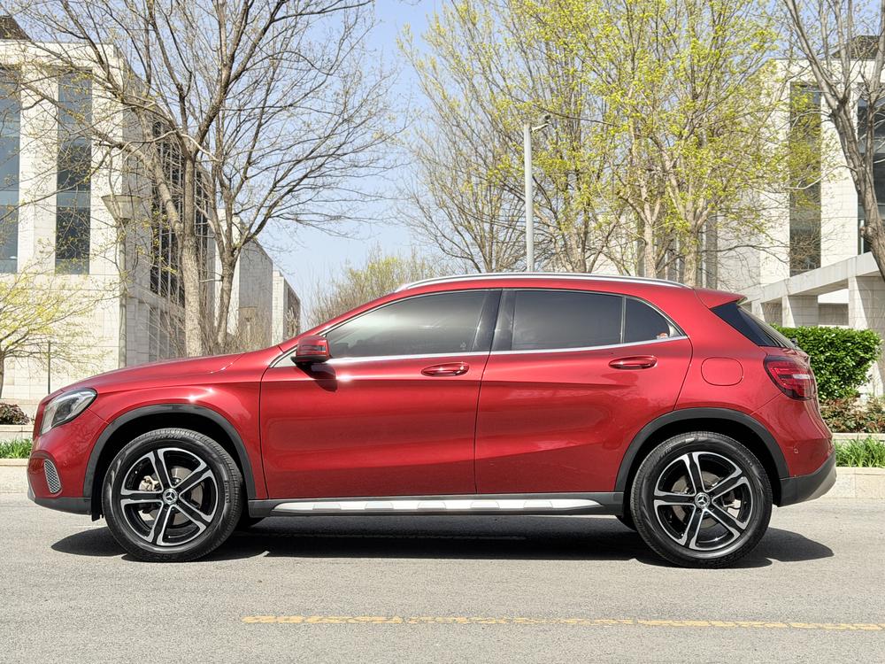 Mercedes-Benz Mercedes-Benz GLA