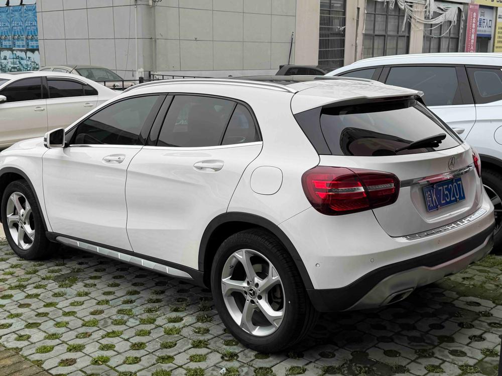 Mercedes-Benz Mercedes-Benz GLA