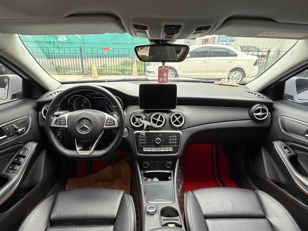 Mercedes-Benz Mercedes-Benz GLA