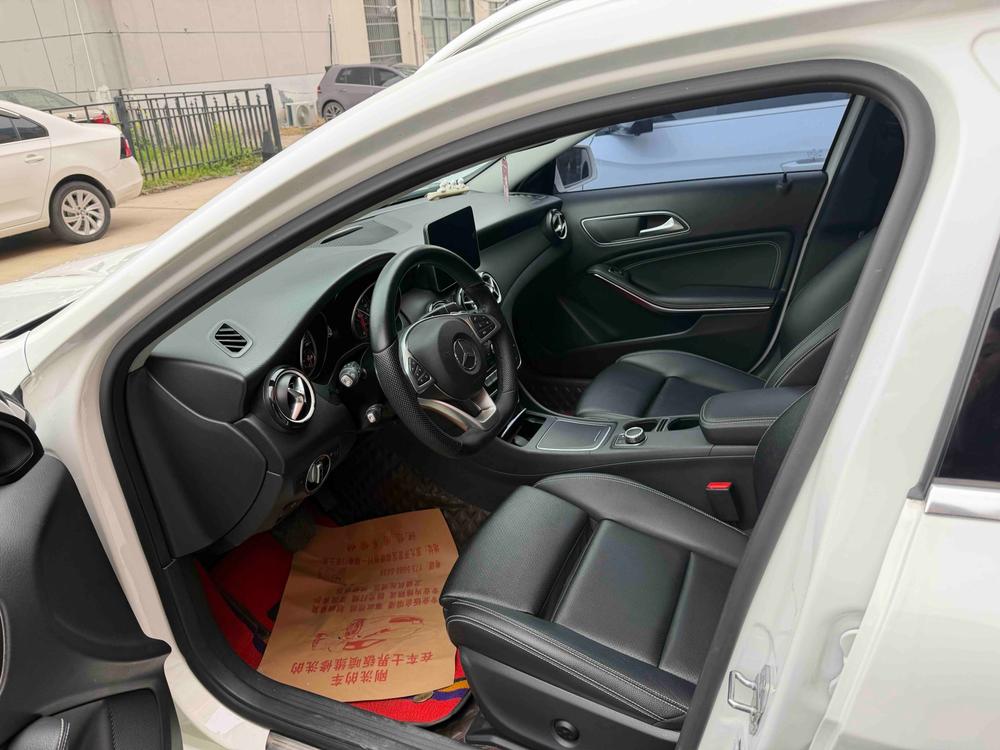 Mercedes-Benz Mercedes-Benz GLA