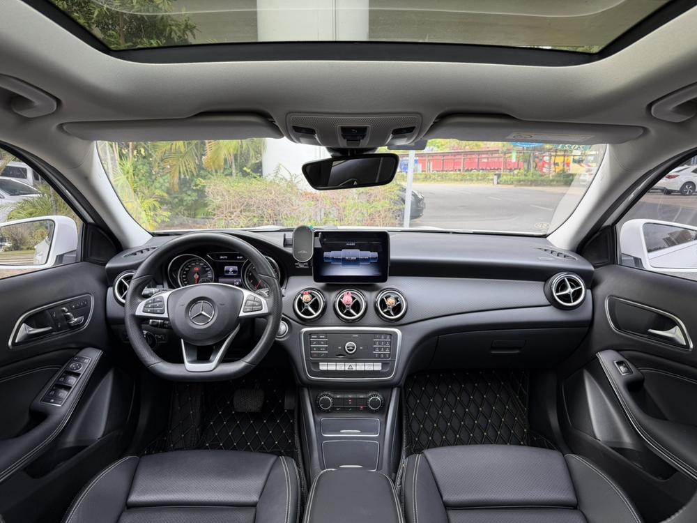 Mercedes-Benz Mercedes-Benz GLA
