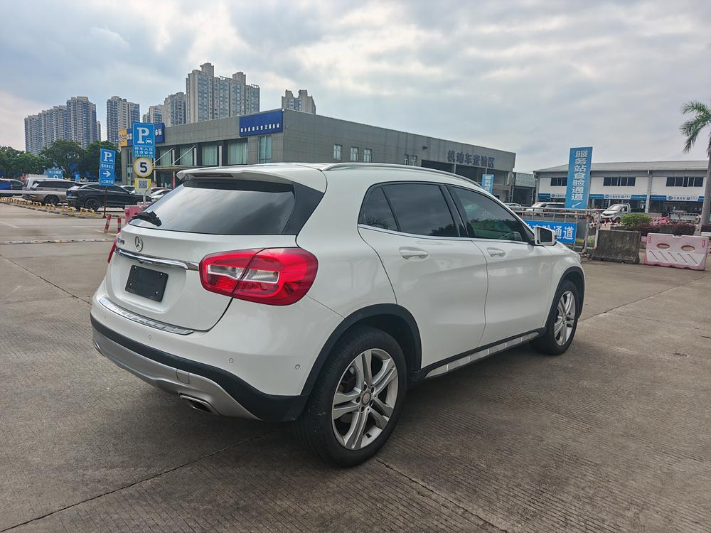 Mercedes-Benz Mercedes-Benz GLA