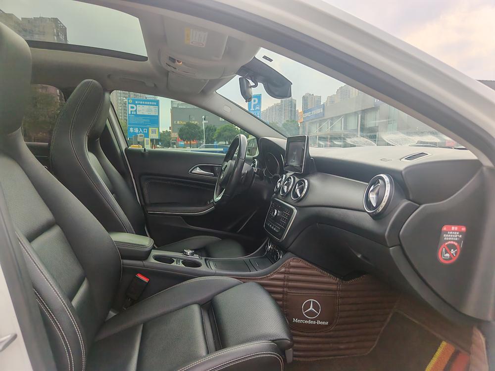 Mercedes-Benz Mercedes-Benz GLA