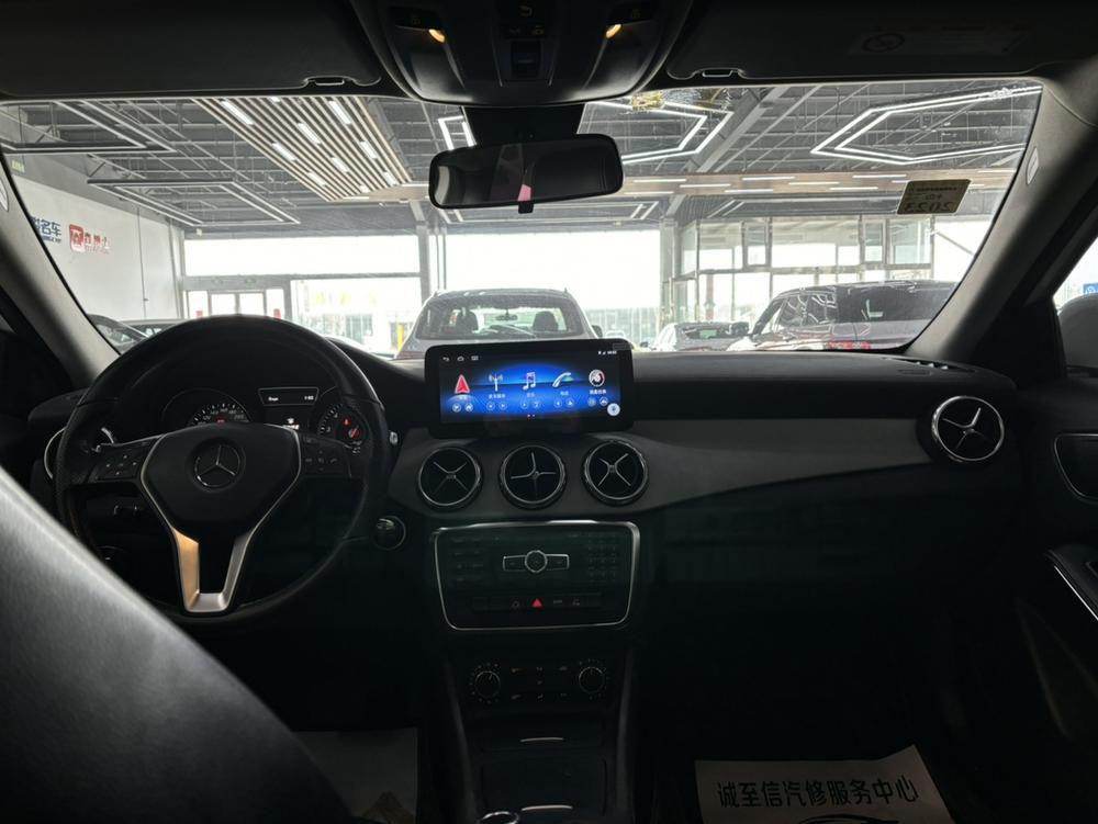Mercedes-Benz Mercedes-Benz GLA